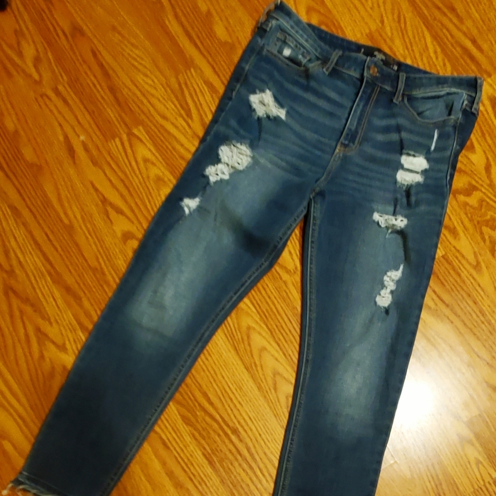 HOLLISTER HIGH-RISE DISTRESSED SKINNY JEANS